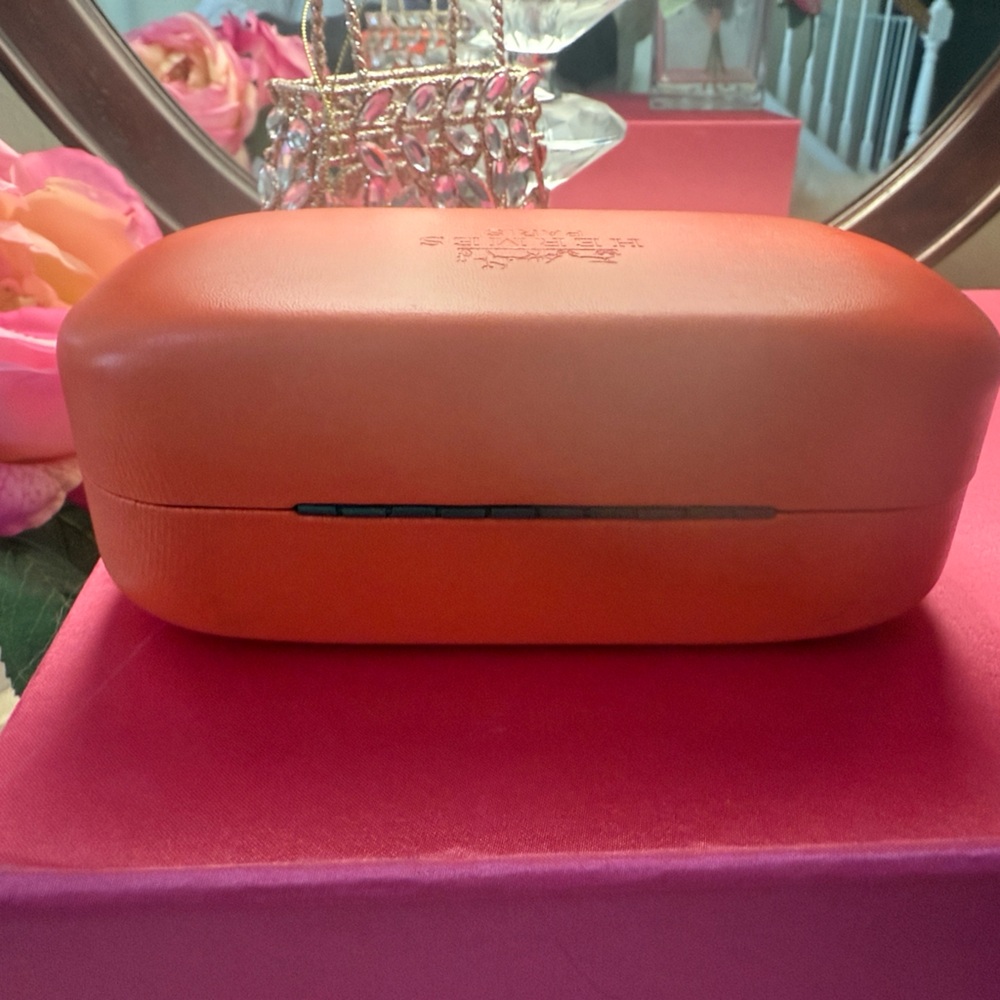 Premium Luxury Hermes Leather hard eye glass case made in Paris France. - Picture 10 of 11